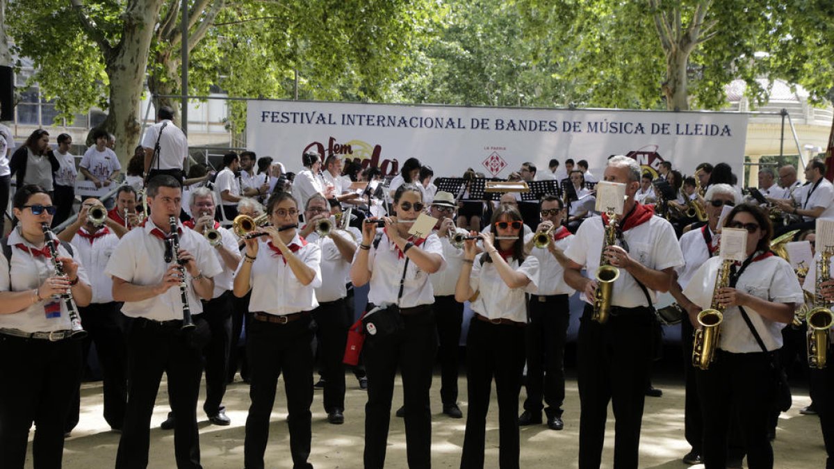Una de les actuacions que va acollir ahir els Camps Elisis en l’últim dia del XV Festival de Bandes.