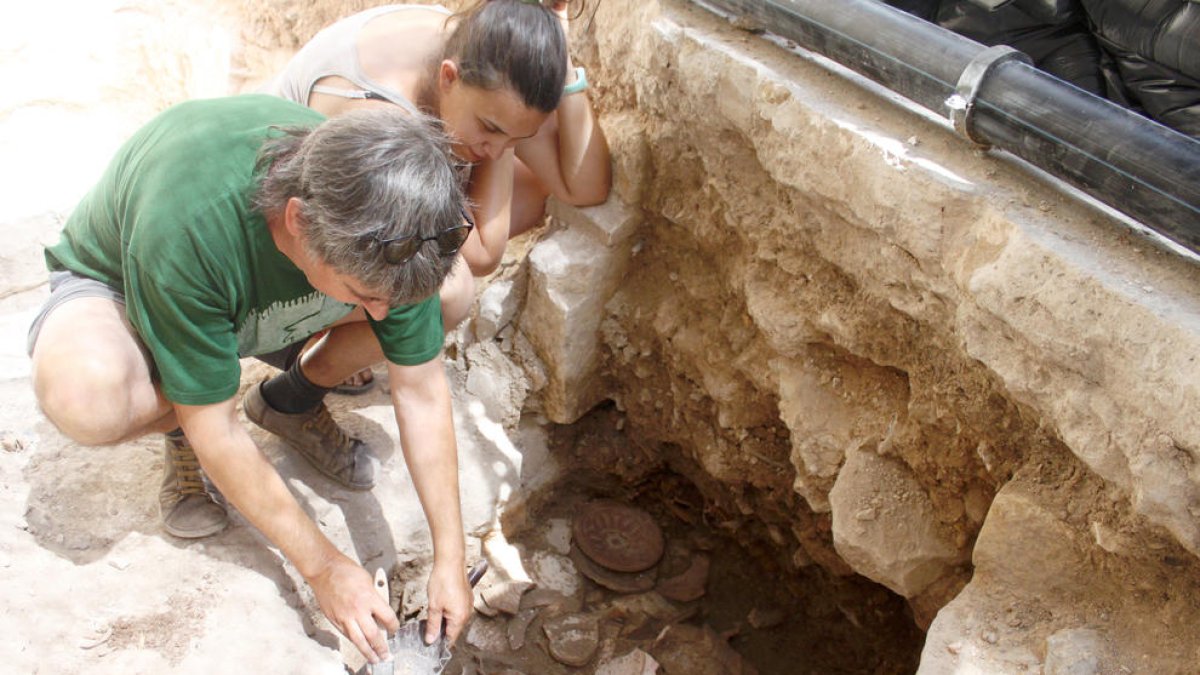 Los platos se localizaron en un depósito subterráneo.