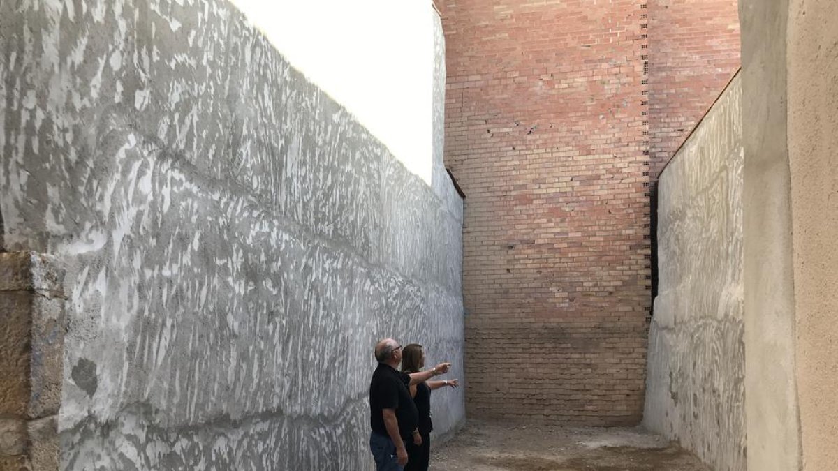 A la derecha el muro que se tiene que tirar para la conexión.