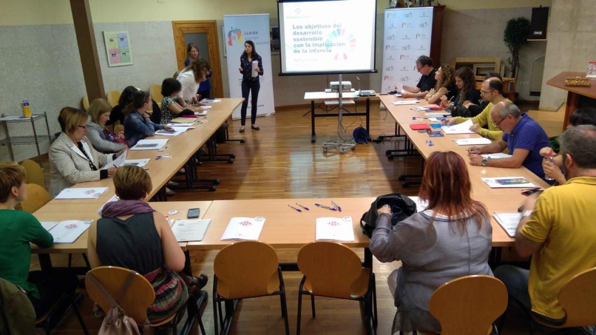Moment de la reunió a la regidoria d’Educació.
