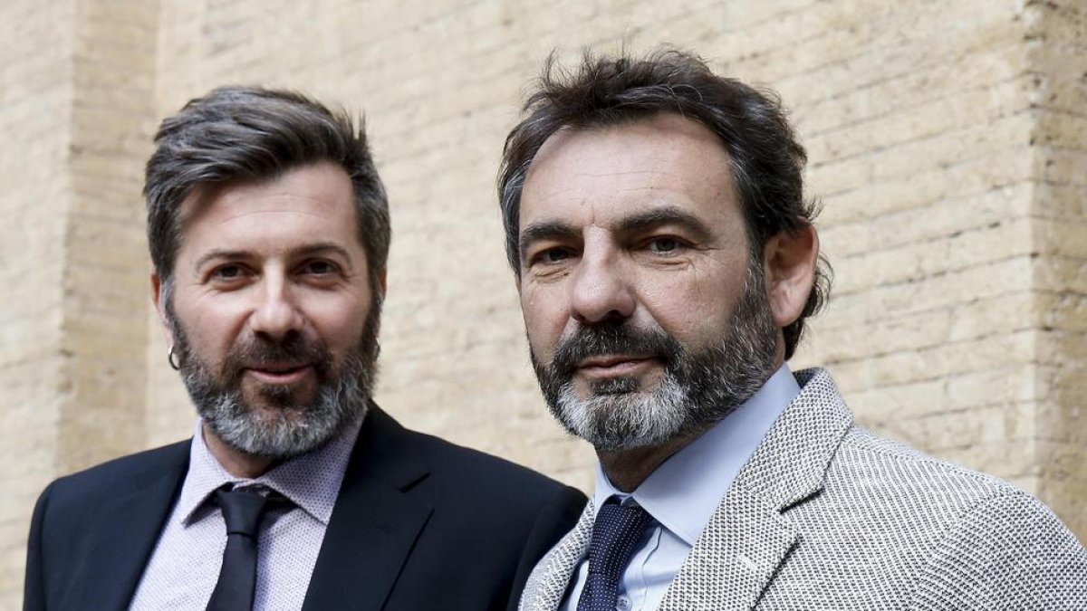 Óscar Camps (d), fundador de la ONG, ayer, en Roma.