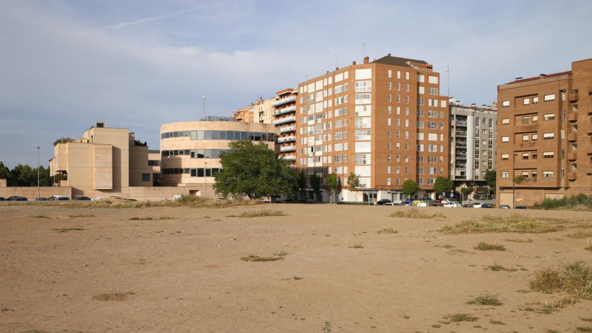 Vista del solar al costat del carrer Alcalde Pujol, on està previst el futur Parc de les Arts de Lleida.