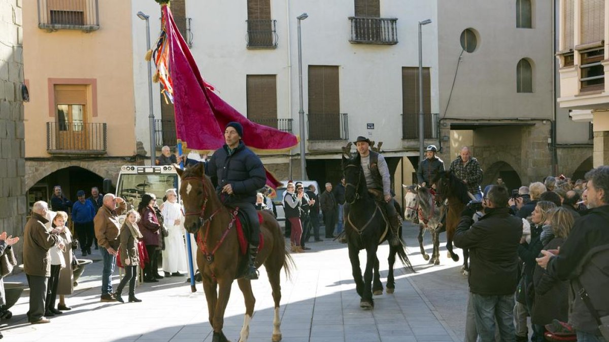 Sanaüja vivió Sant Antoni con sus típicos Tres Tombs