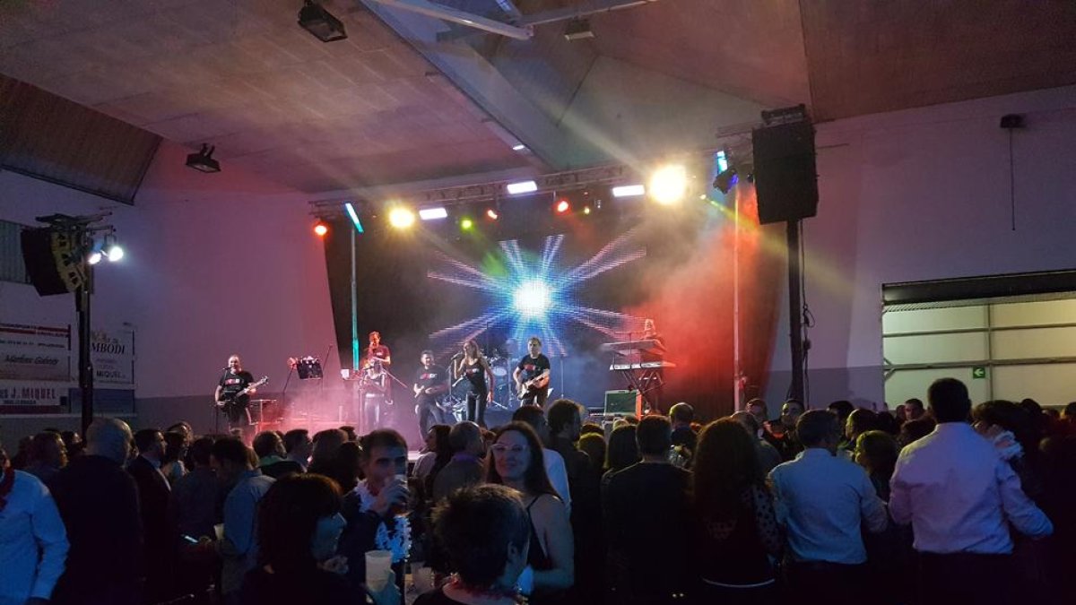 La celebració de final d’any que va organitzar l’ajuntament de Mollerussa al poliesportiu Onze de Setembre.