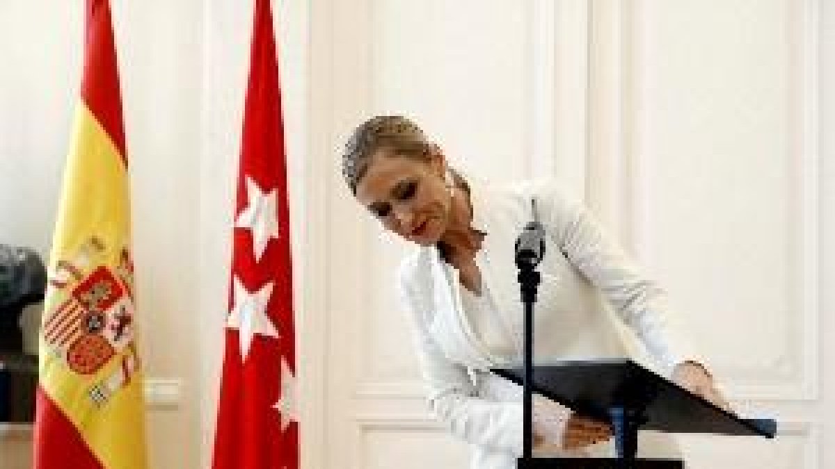 Cifuentes espera que Casado sea elegido presidente del PP