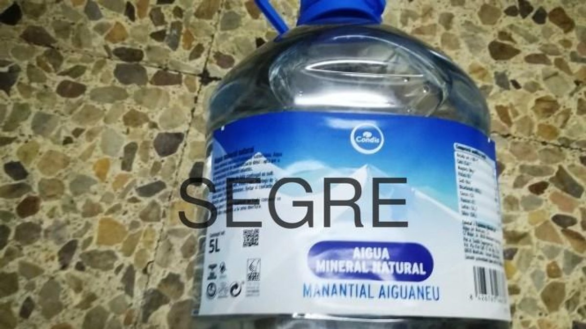 Condis retira garrafas de agua embotellada por mal estado