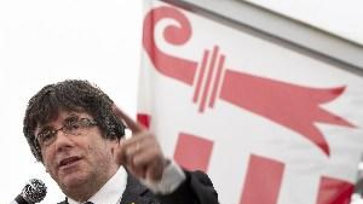 Puigdemont llama a los catalanes a 