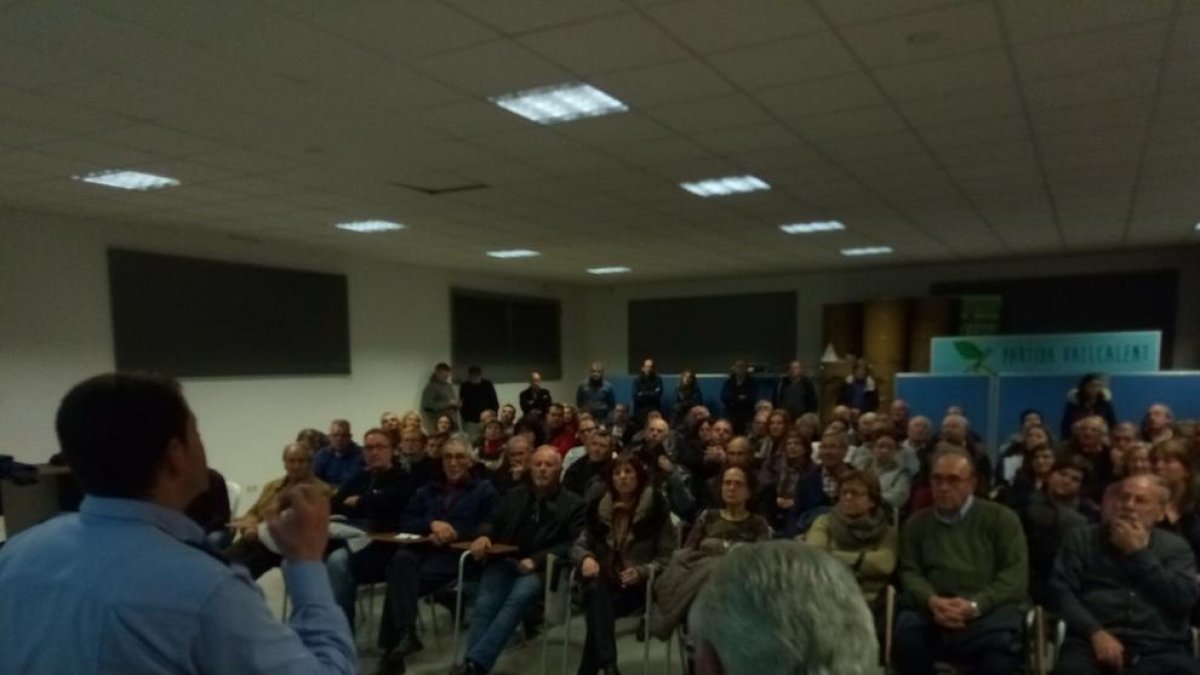 La charla se hizo en el local de Serrallarga.