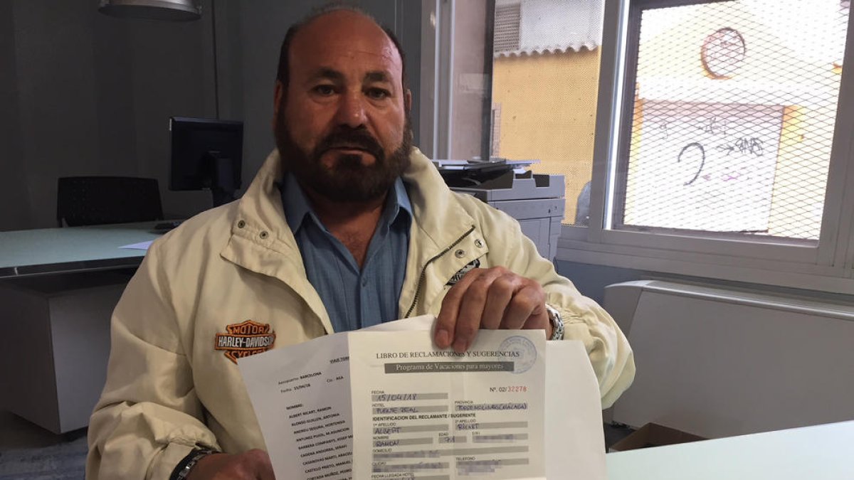 Manuel Javier Castillo, responsable del grup de l’Imserso que es va quedar ‘tirat’ al Prat.