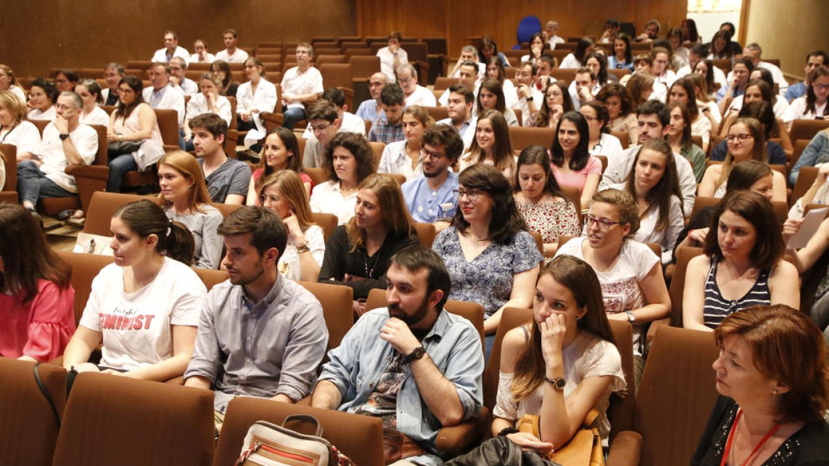 MIR - Lleida disposa aquest any d’un total de 55 places per als Metges Interns Residents (MIR). El Col·legi de Metges de Lleida lamenta que molts d’ells optin per anar-se’n de la província “després d’haver invertit econòmicament i hum ...