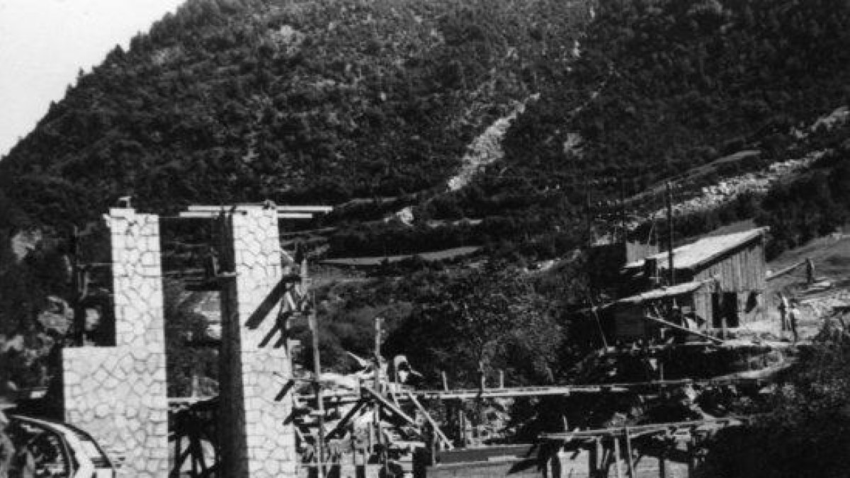 Imatge de la central de Senet.