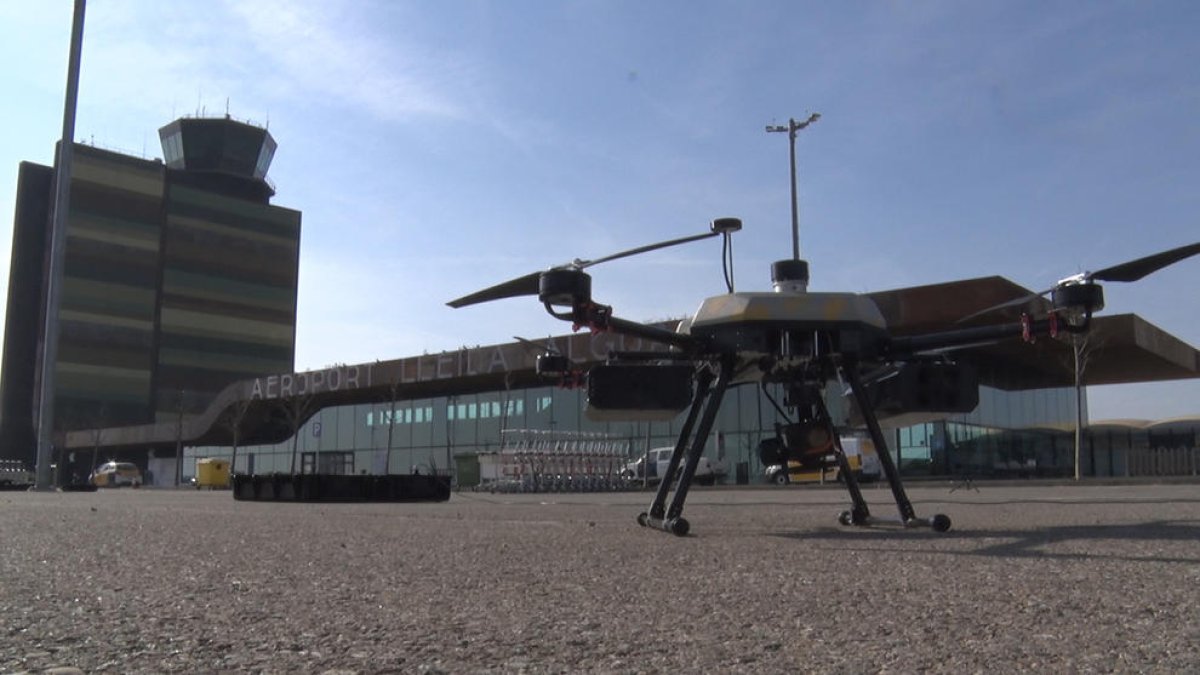 Vista del dron Argus Predator ahir a l’aeroport lleidatà.