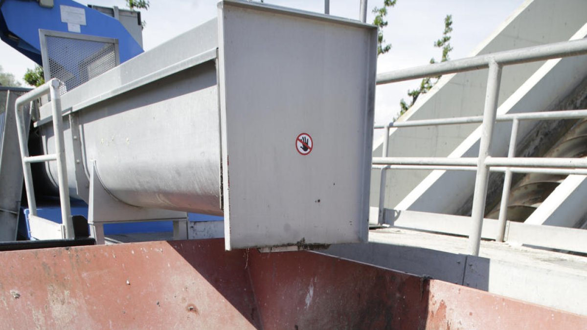 Imagen de basura separada en la depuradora esta semana.