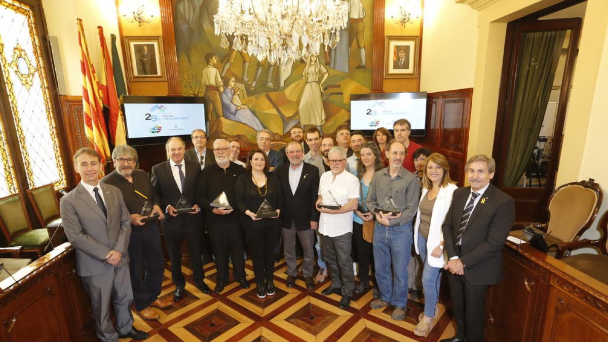 Autoridades, miembros del jurado y premiados, ayer, tras el acto de entrega en la Diputación.