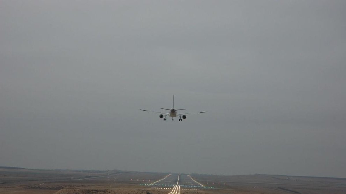 Vols de pràctiques a Alguaire de la companyia Vueling.