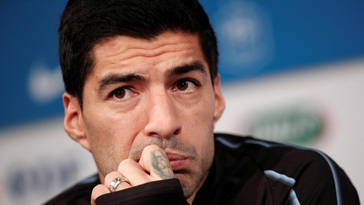 Luis Suárez, ahir durant la roda de premsa que va fer a l’estadi de Saint-Denis, a París.