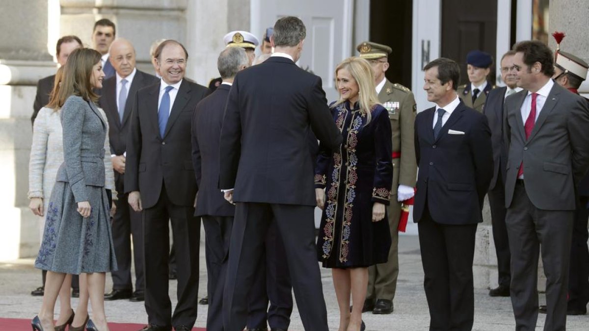 Cifuentes saluda el president portuguès, de visita a Madrid.