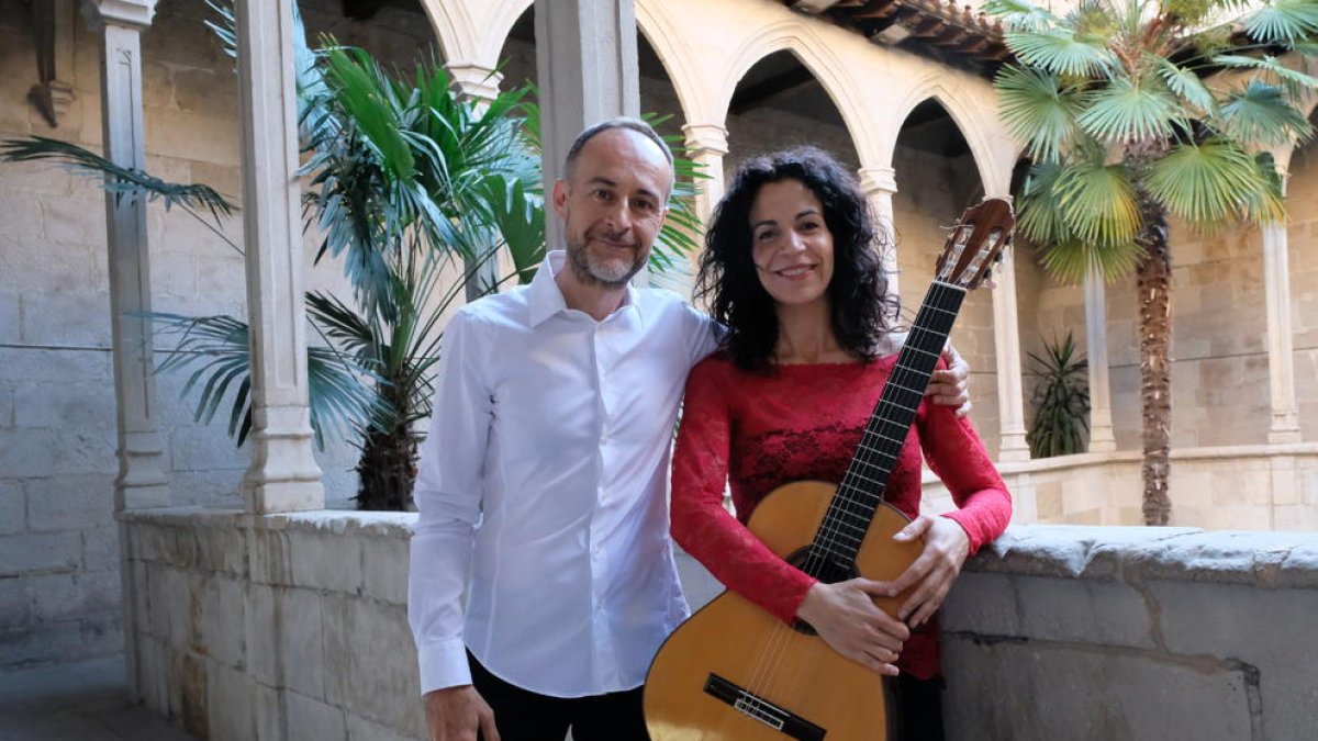 Los dos intérpretes, profesores del Conservatori, ayer en el IEI.