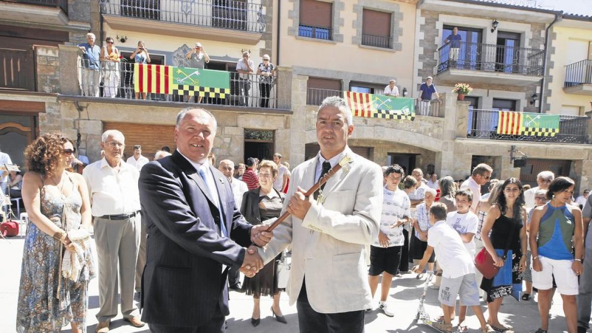 Armengol, a l’esquerra, l’estiu del 2009, després de decidir deixar l’alcaldia al cedir-la a Villarte.