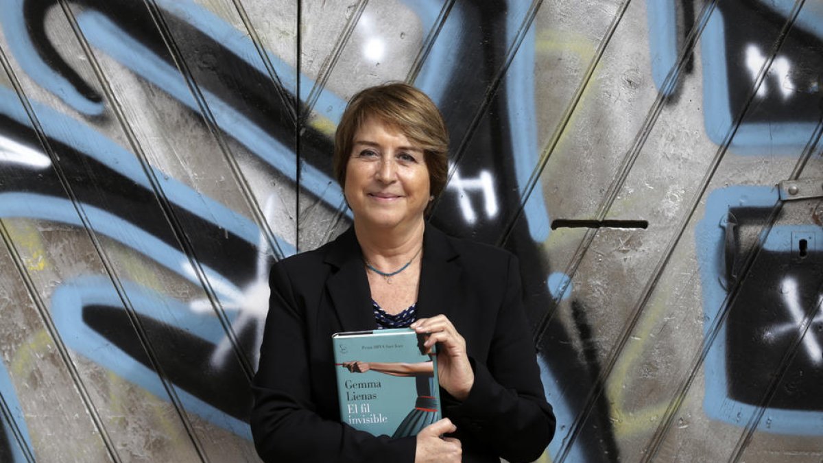 L’escriptora, ahir a Lleida amb la seua última novel·la, ‘El fil invisible’, Premi BBVA Sant Joan.