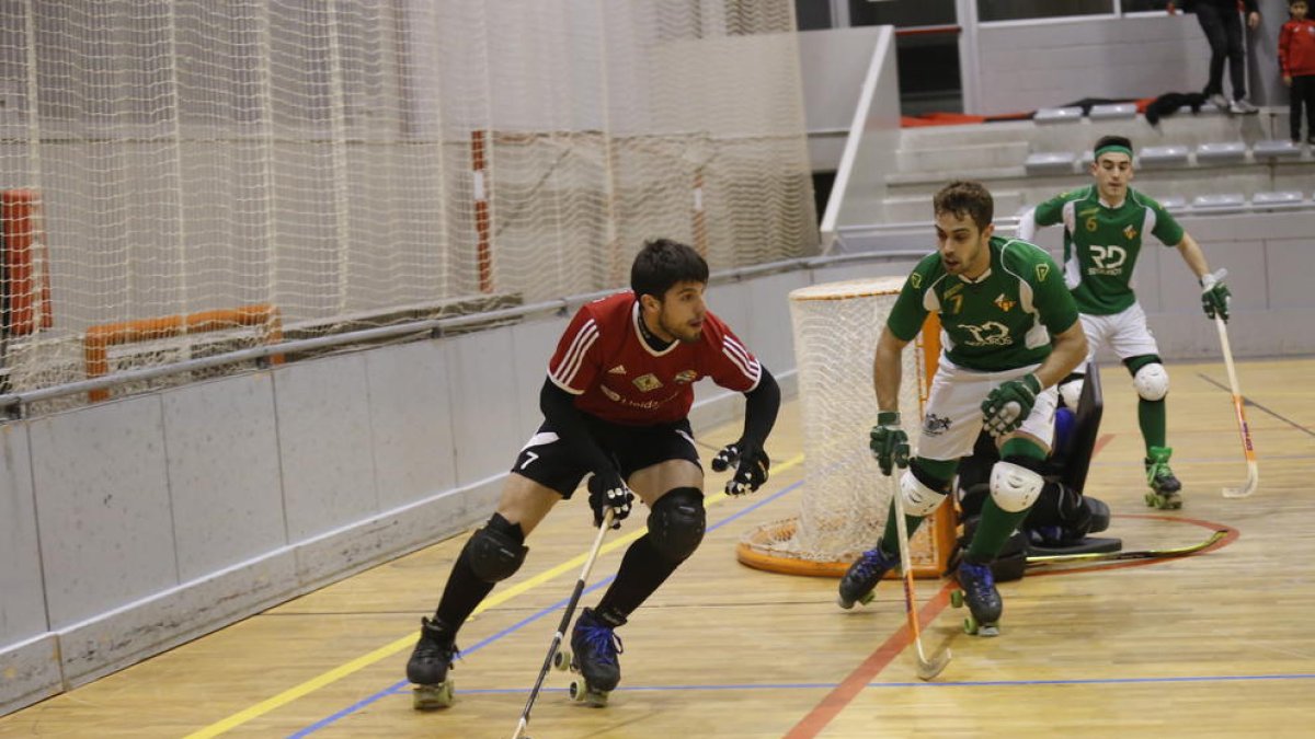 Ballestero durant una jugada del partit que va enfrontar l’equip amb el Vilanova.