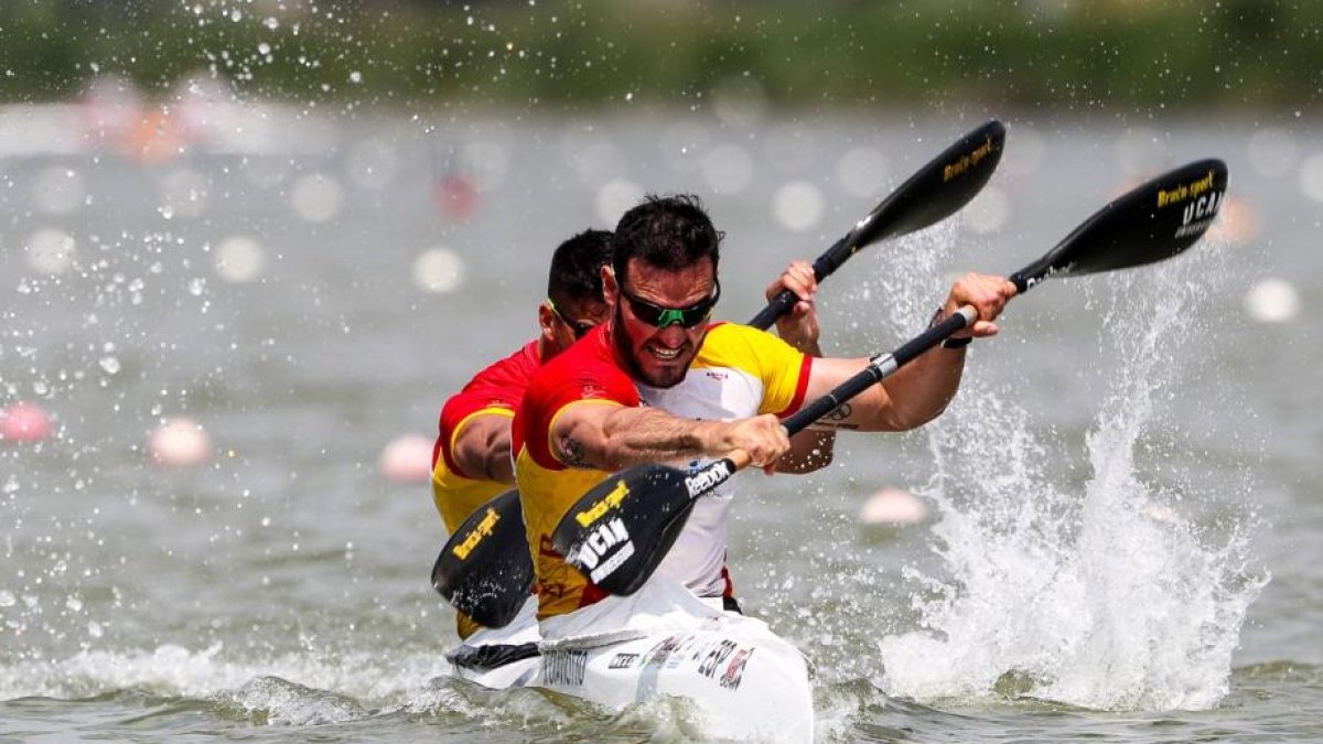 Saúl Craviotto i Cristian Toro durant la final de K2 200 de la Copa del Món de Szeged.