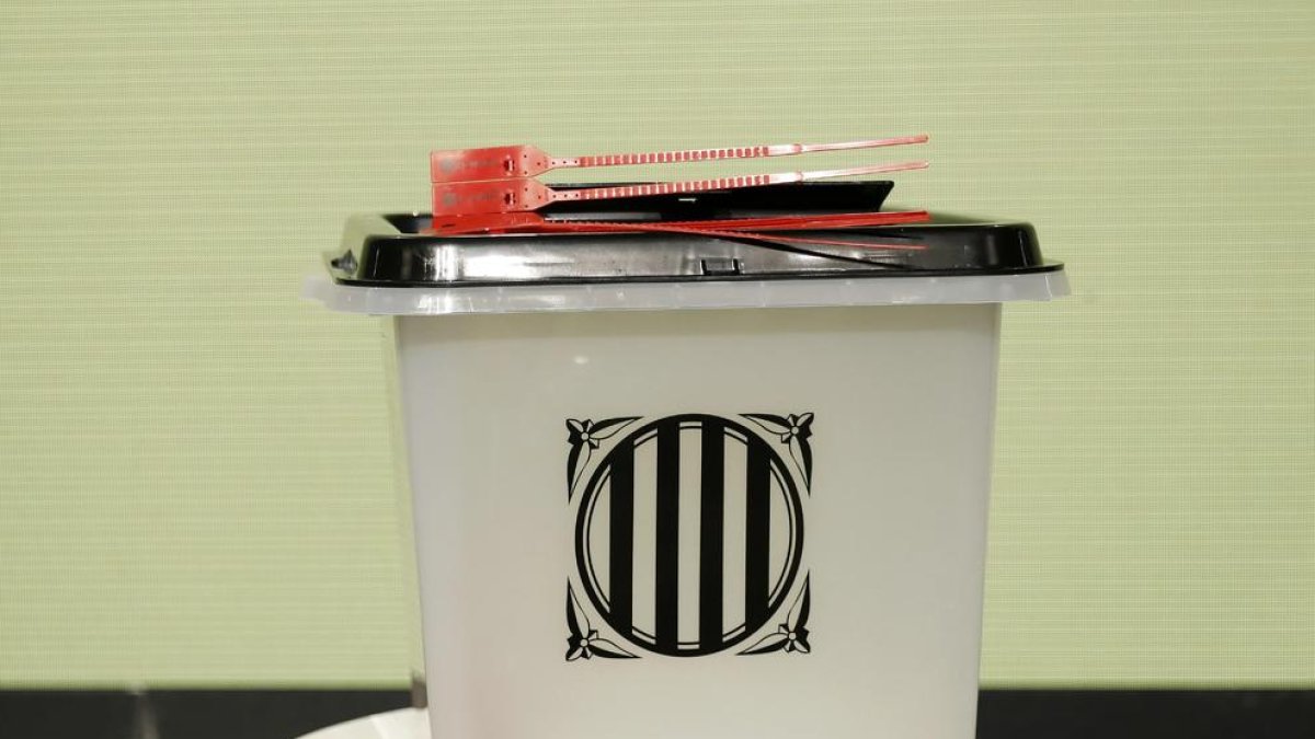 Els fiscals catalans acorden continuar investigant els alcaldes de l'1-O