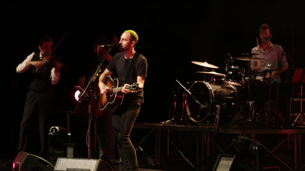 Un momento del concierto de Blaumut que tuvo lugar ayer en Lleida  en la Llotja.