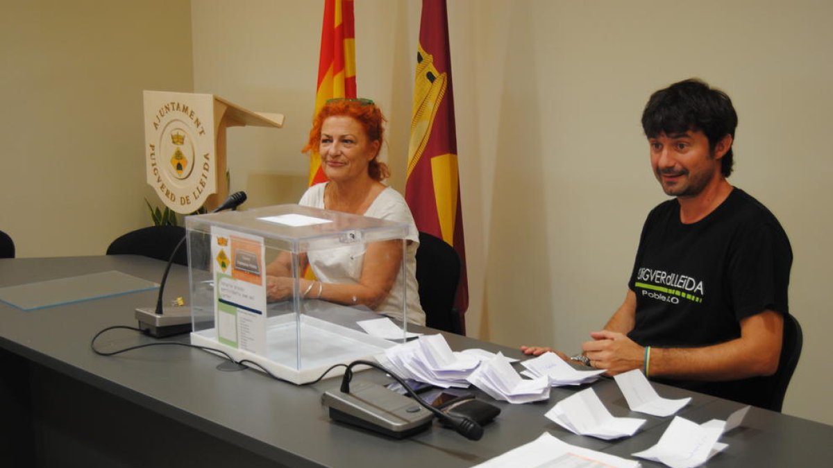 Escrutinio de votos en Puigverd para elegir el nombre de una calle.