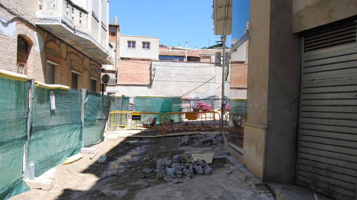 El mercat de rebaixes se celebrava al centre, ara en obres.