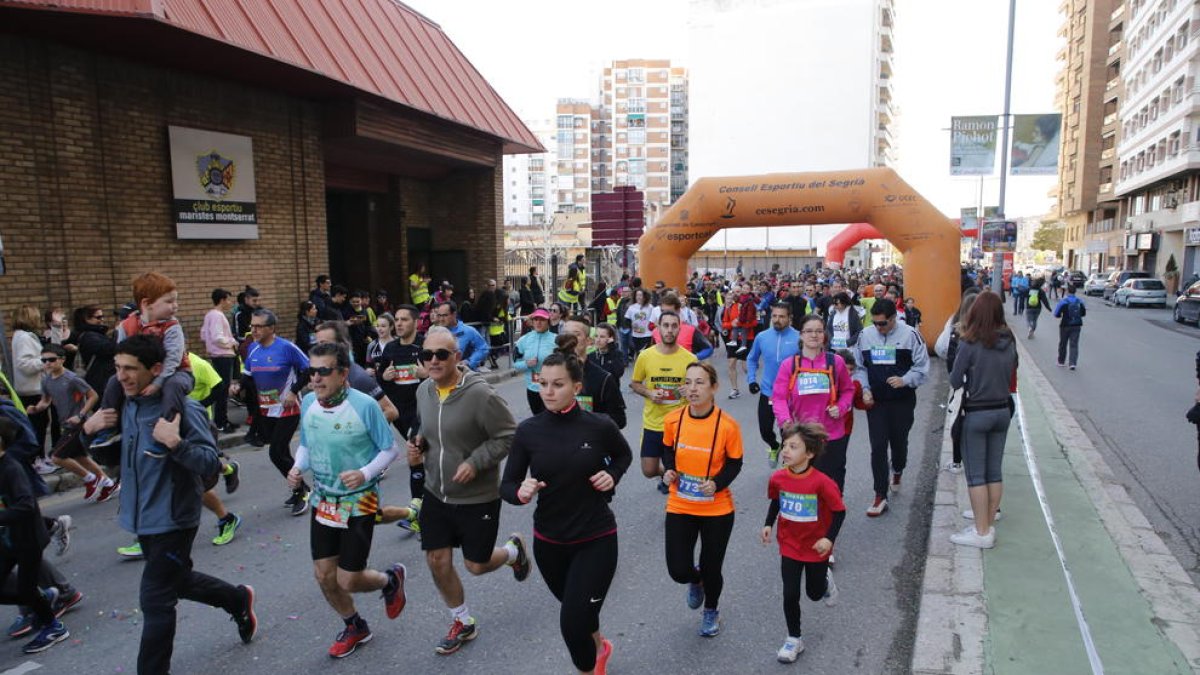 Familias enteras participaron ayer en la cuarta edición de la Cursa SED.
