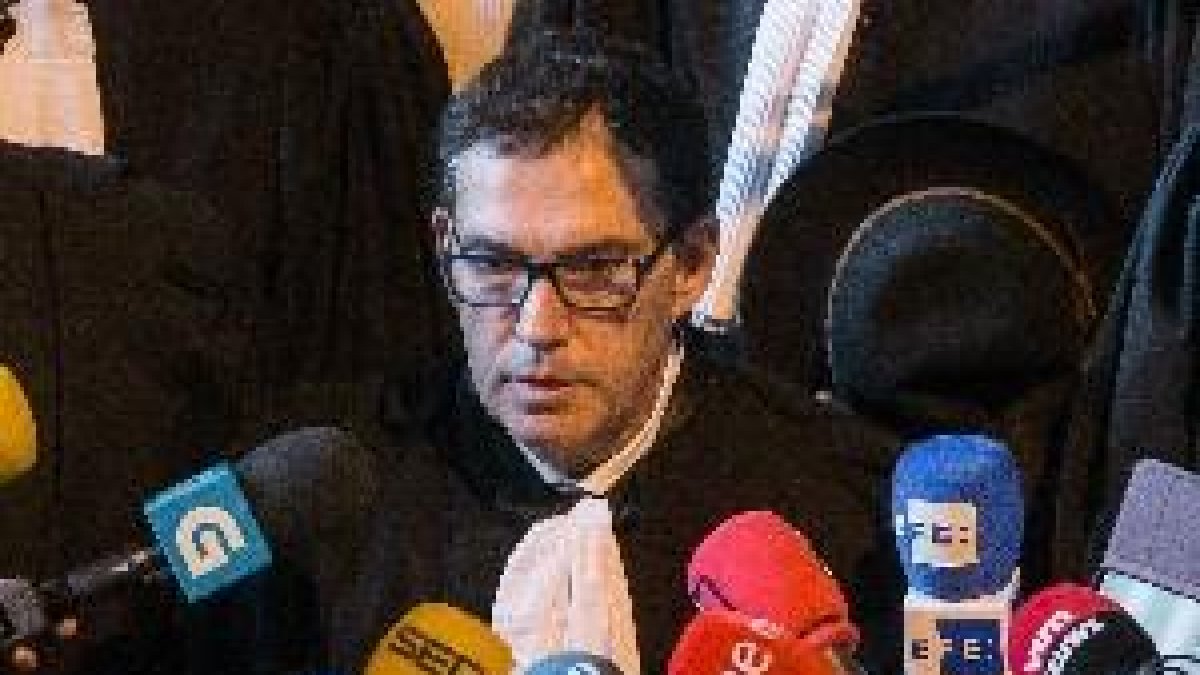 El abogado de Puigdemont no descarta ahora su investidura presencial