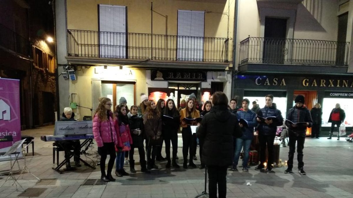 L’Escola Municipal de Música de la Seu surt al carrer per Nadal