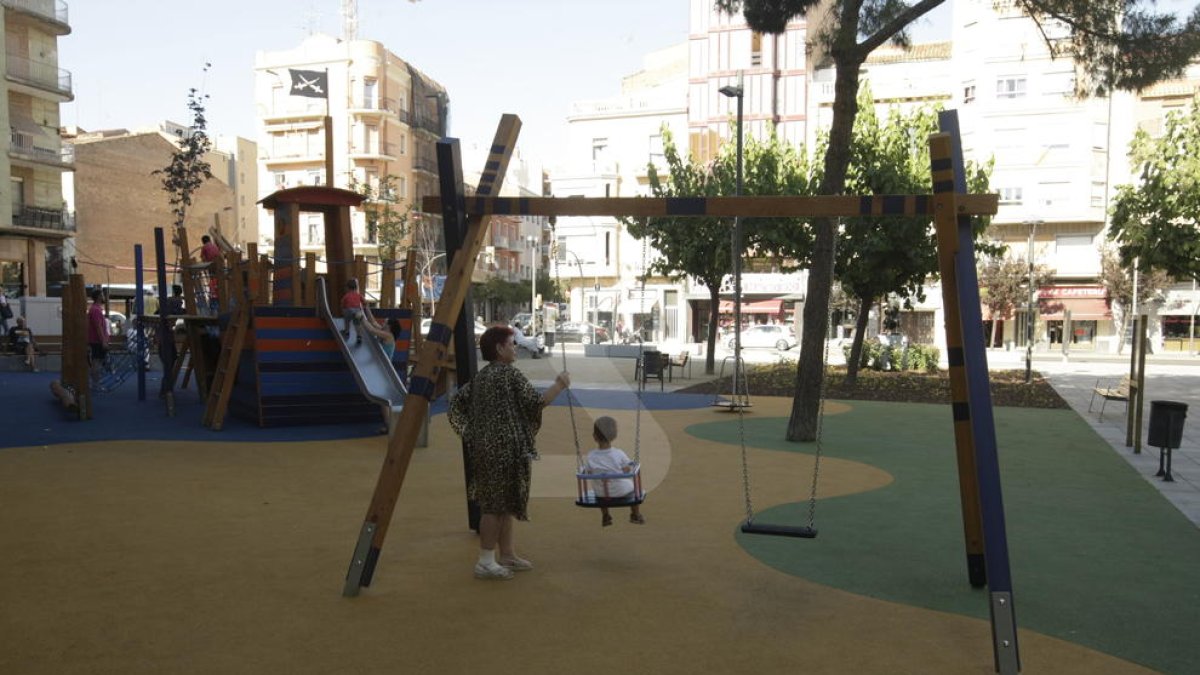 Multa per deixar que el fill i altres nens molestin amb una pilota a Pau Casals