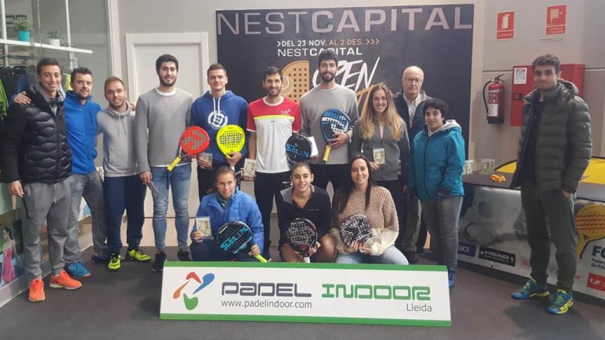 Jugadors a les instal·lacions del Pàdel Indoor de Lleida.