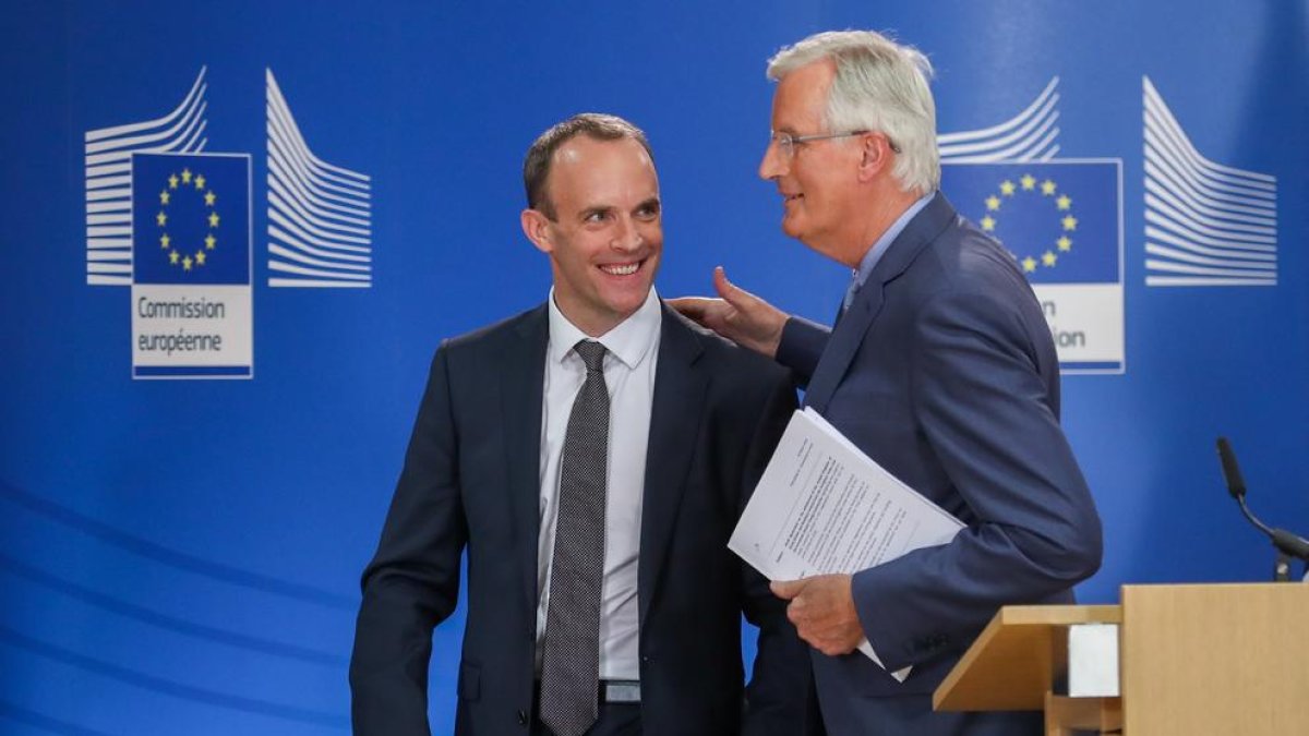 Imagen de archivo de Dominic Raab y Michel Barnier.