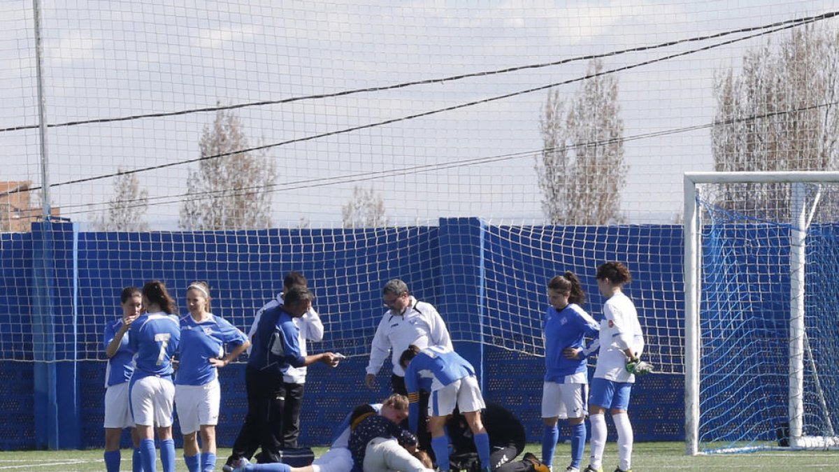 El partit es va interrompre durant 13 minuts per la lesió de Solà, que va patir un cop al cap.