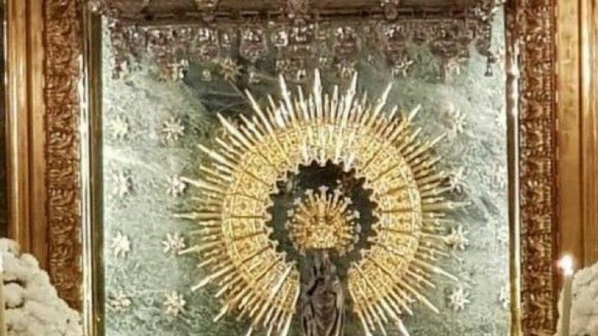 La ‘Pilarica’ con el manto.