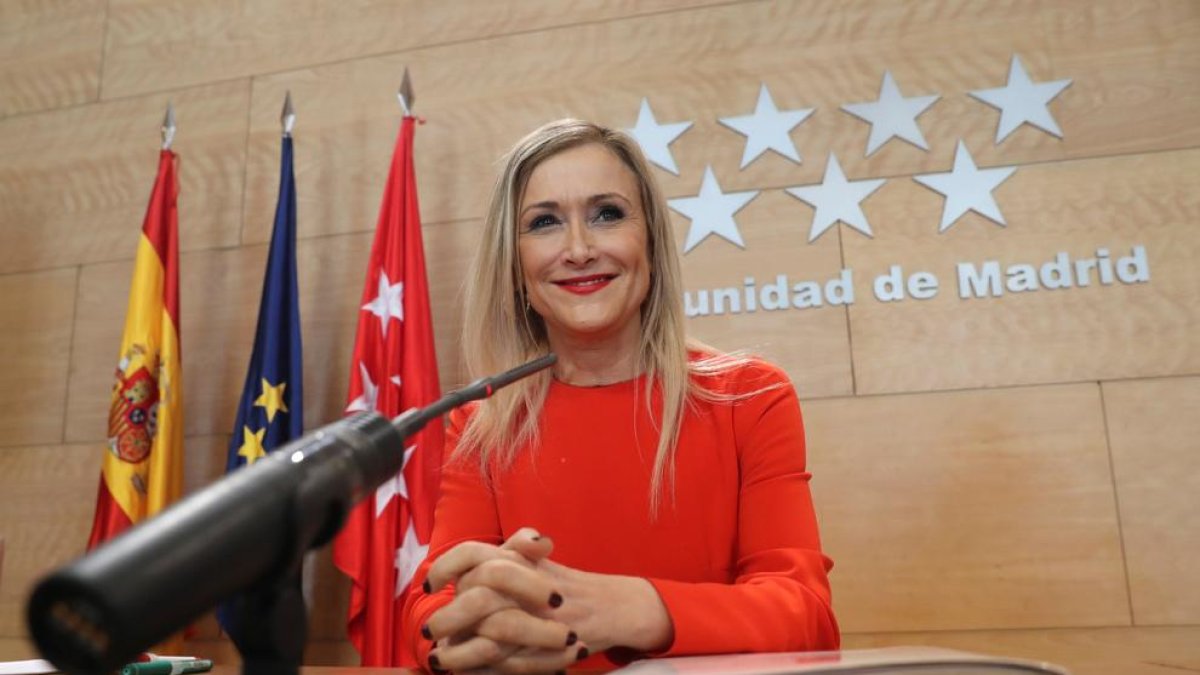 La presidenta madrileña, Cristina Cifuentes, ayer, en una rueda de prensa del Gobierno regional.