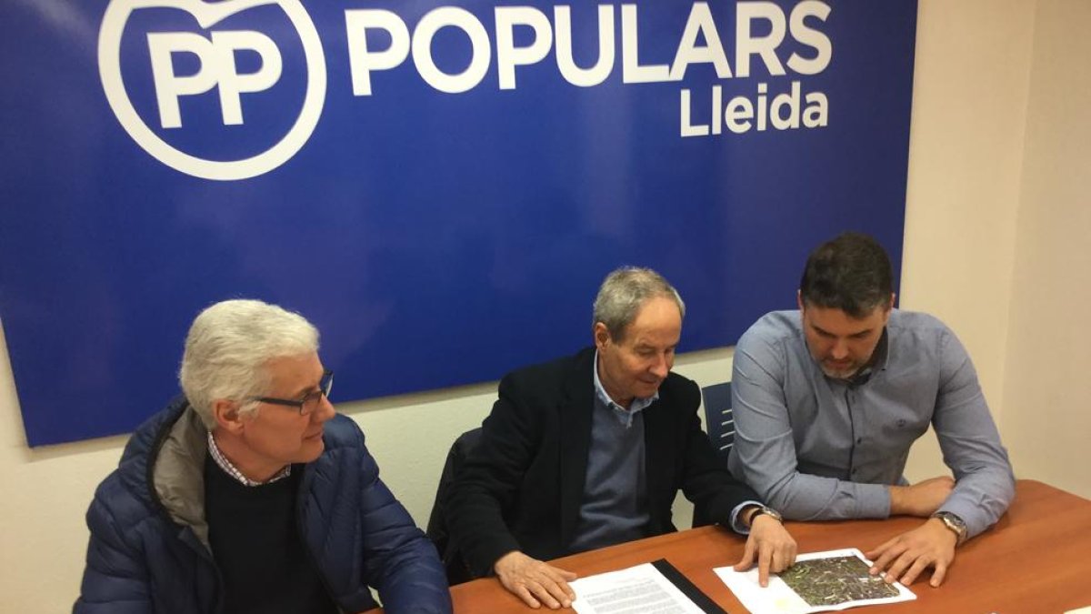 Llorens en el centro, junto con Kleber Esteve a la derecha.