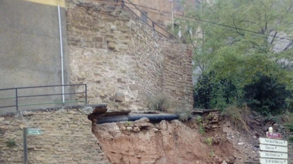 El mur de Baldomar que es va desprendre a l’abril.
