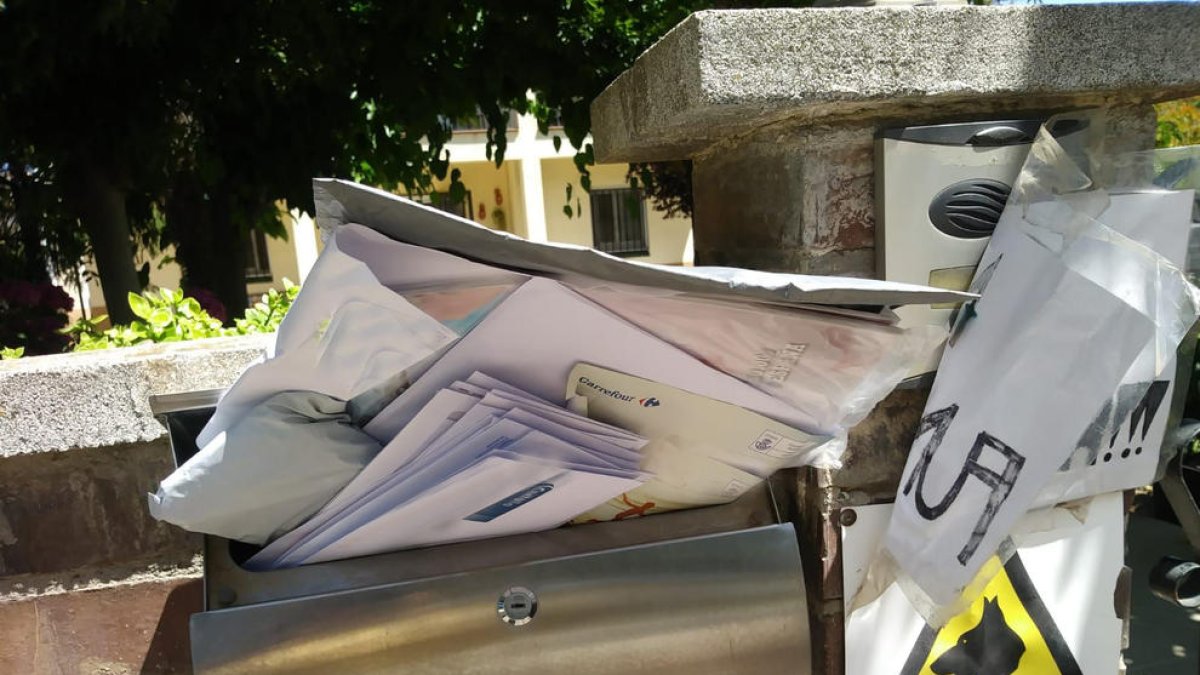 Cúmulo de cartas en Torres de Sanui