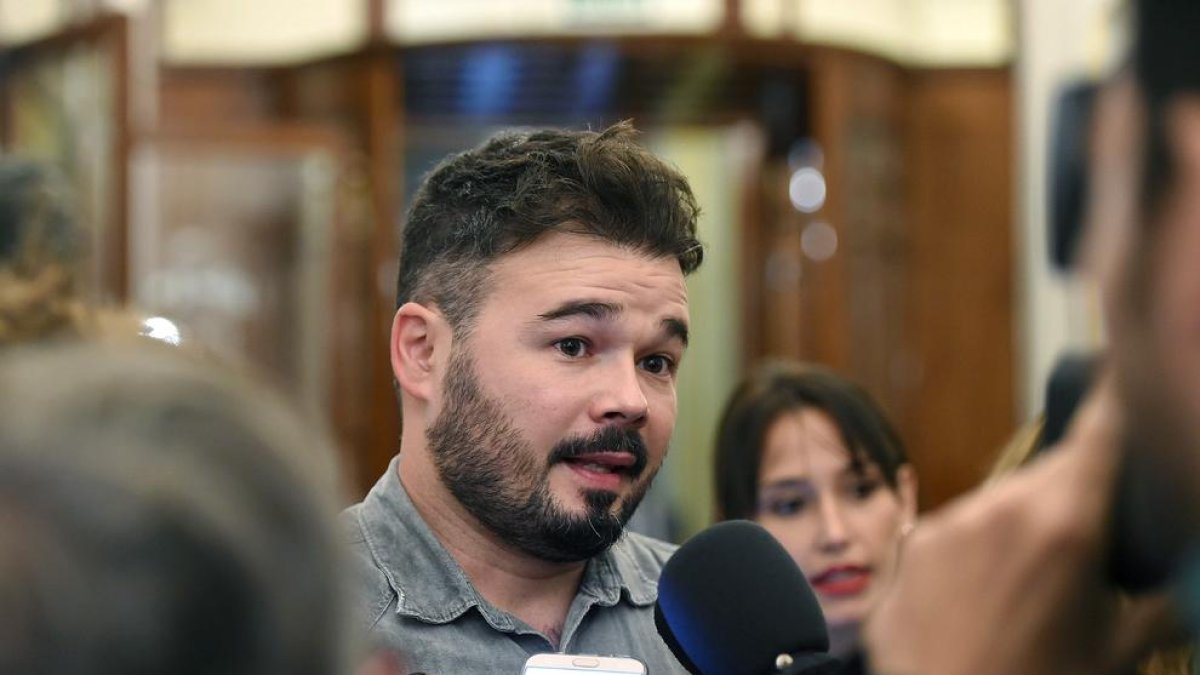 Rufián, expulsat del ple del Congrés després d'una picabaralla amb Josep Borrell