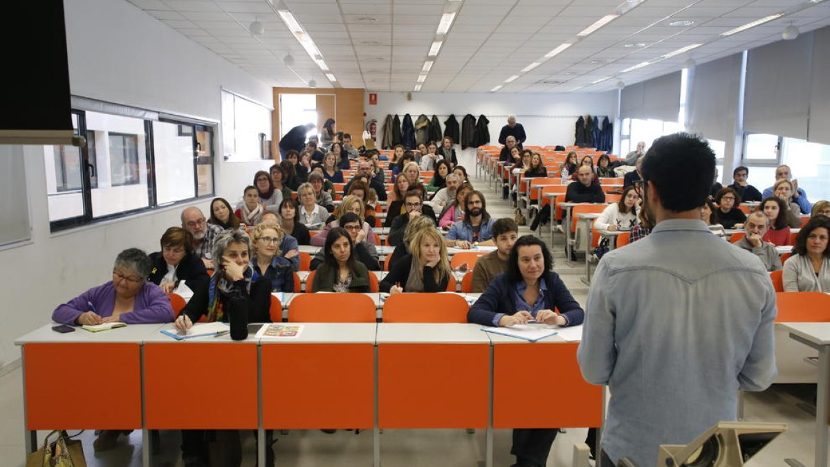 A la jornada van assistir prop d’un centenar de persones.