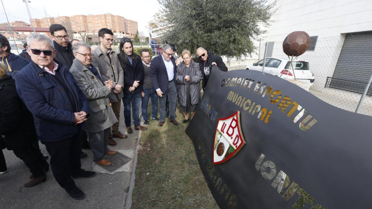 Un expresident recordat i estimat - El partit entre el Balàfia i el Magraners es va aprofitar per presentar de manera oficial el nou nom del Complex Esportiu del club que, a partir d’ara, rep el nom del qual va ser president de l’entitat duran ...