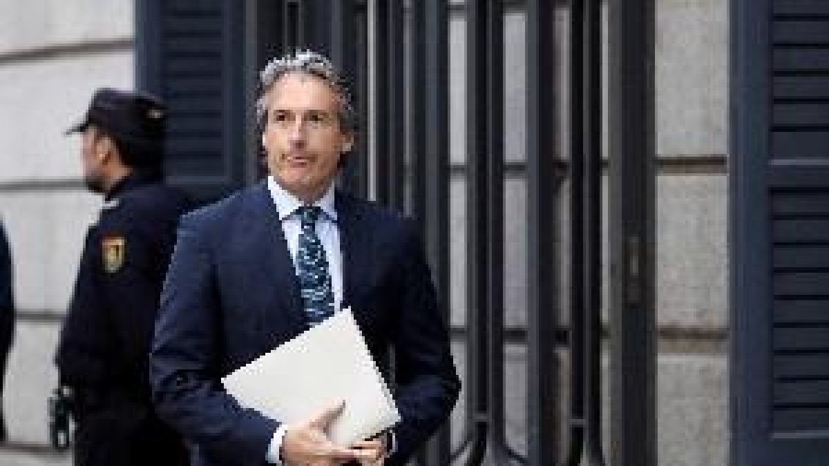 De la Serna da su apoyo a Sáenz de Santamaría para liderar el PP