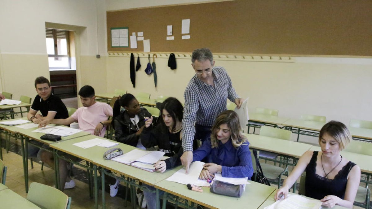 Algunos de los alumnos que ha cursado este curso el Bachillerato nocturno.