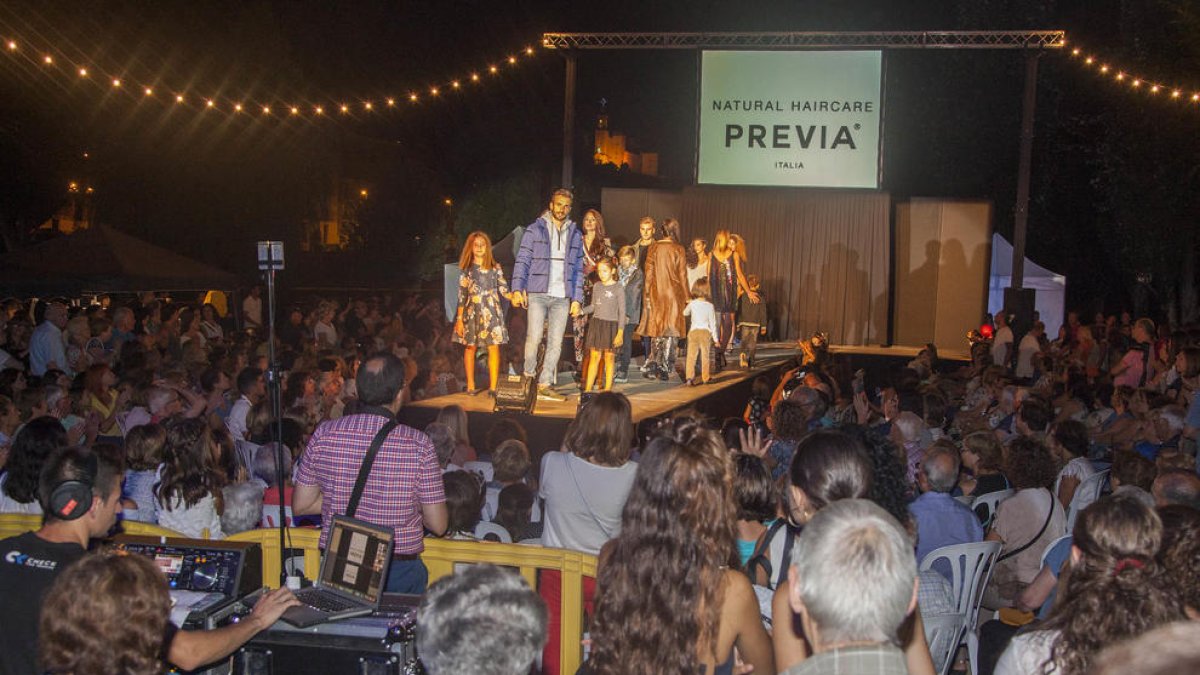 La passarel·la de moda que es va instal·lar al parc de la Transsegre de Balaguer.