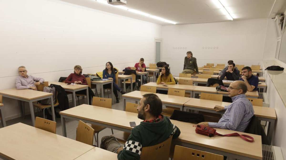 Imatge de l’assemblea d’ahir de docents associats de la UdL.
