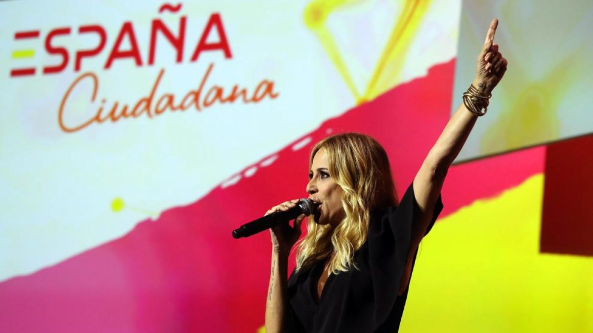 Marta Sánchez cantó “a capella” su versión del himno en la presenciación de la plataforma de Cs.